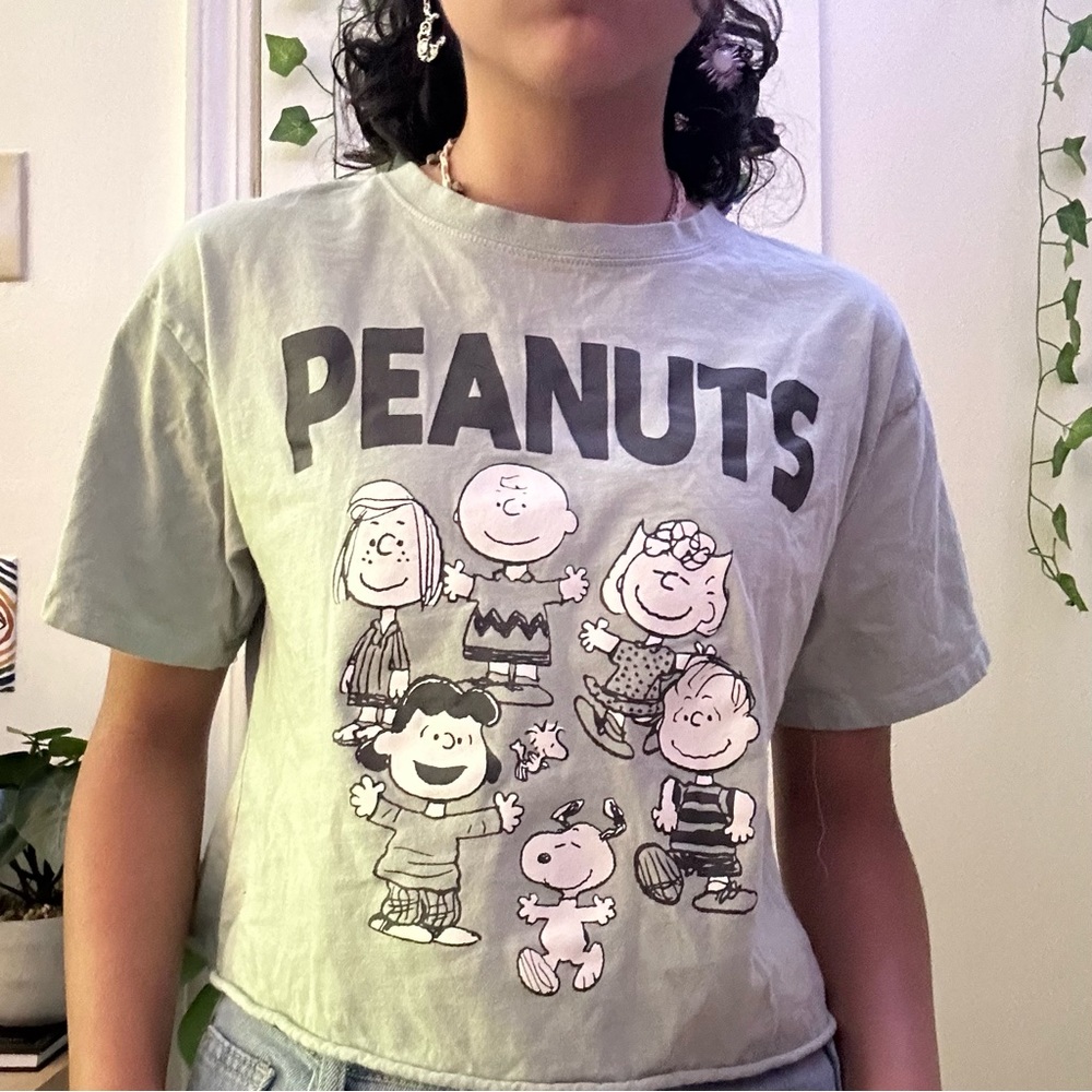 Official Peanuts merch graphic tee🪐